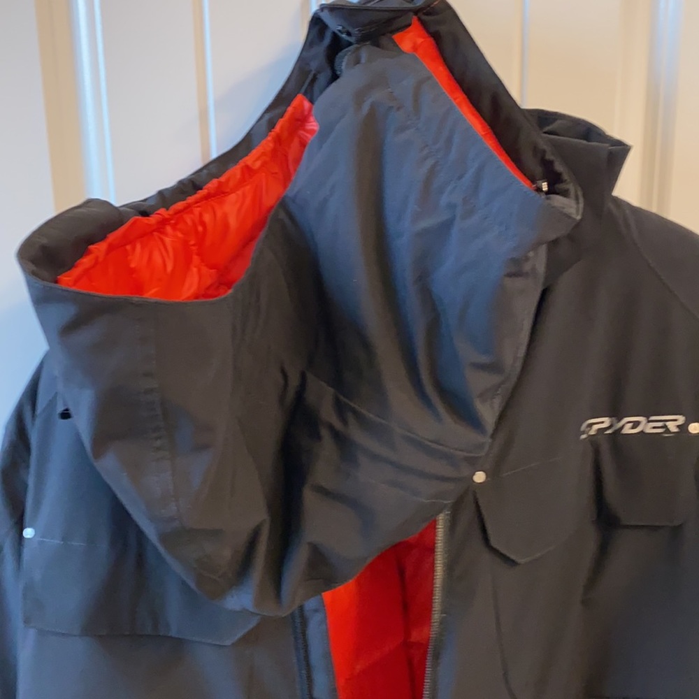Like new tried on never worn Spyder men’s excellent looking!!! With hood - Picture 7 of 7